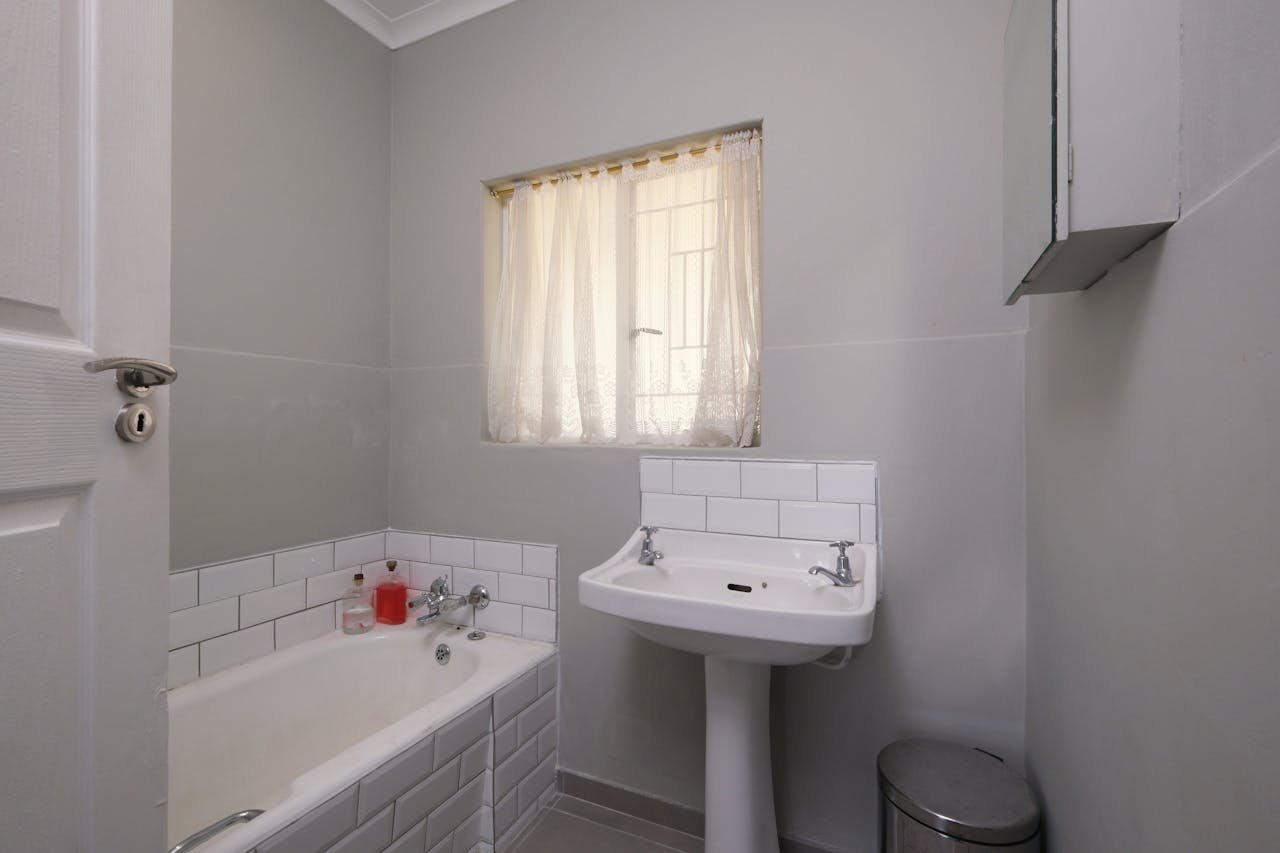 pexels-alexander-f-ungerer-157458816-19814199